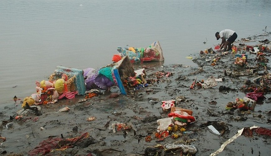 The Ugly Truth, The Day after Ganesh Visarjan